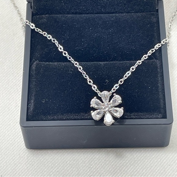 Flower Daisy Pendant Silver Necklace Chain 18” Cubic Zirconia CZ Small Charm New - Picture 3 of 9